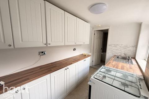 2 bedroom terraced house to rent, Russell Street, LUTON