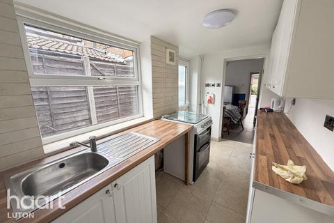 2 bedroom terraced house to rent, Russell Street, LUTON