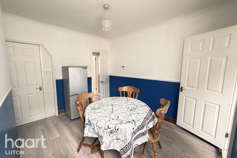 2 bedroom terraced house to rent, Russell Street, LUTON