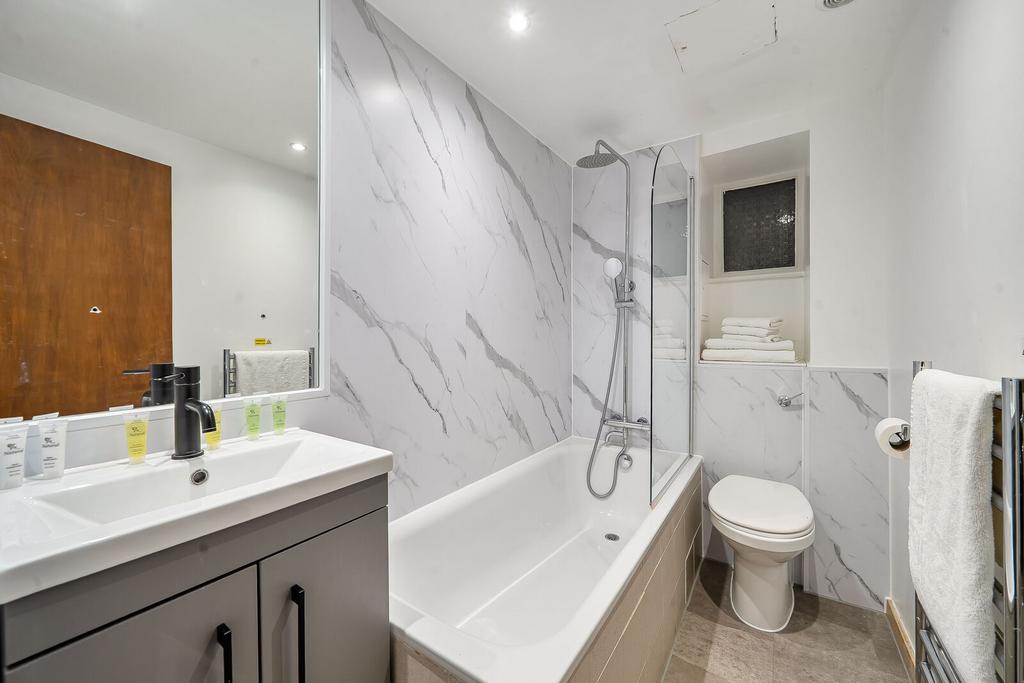 Apartment in London - View 5