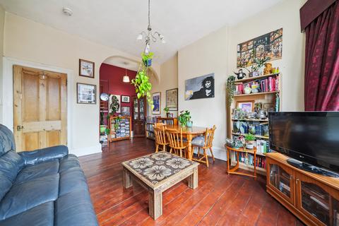 2 bedroom flat for sale, 385 Victoria Road, Flat 3/1, Govanhill, Glasgow, G42