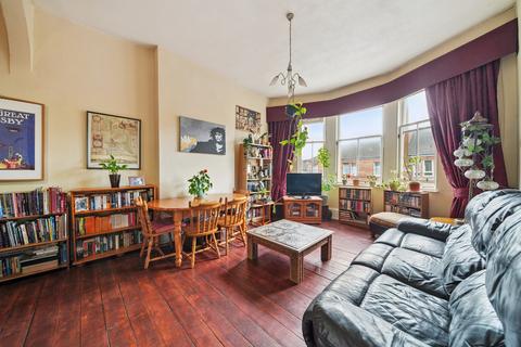 2 bedroom flat for sale, 385 Victoria Road, Flat 3/1, Govanhill, Glasgow, G42