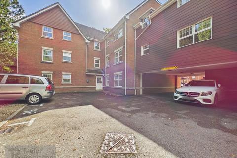 2 bed flat/apartment for rent in Worth Park Avenue, Crawley