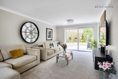 4 bedroom detached house to rent, Lynwood Close, Ferndown, BH22