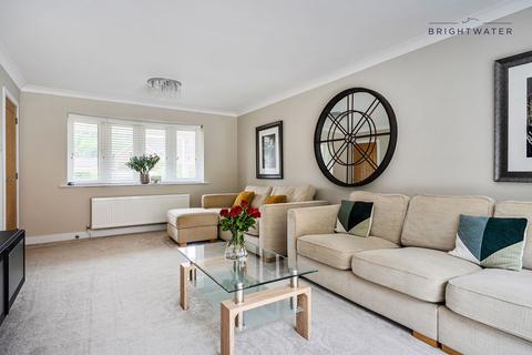 4 bedroom detached house to rent, Lynwood Close, Ferndown, BH22