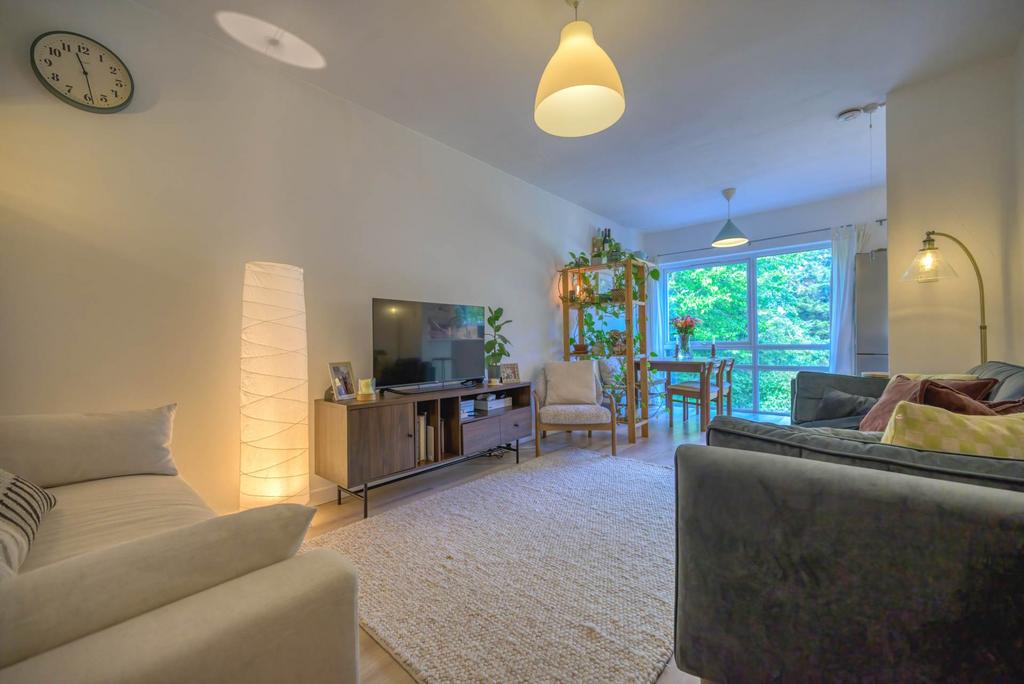 Apartment in Reading - View 5