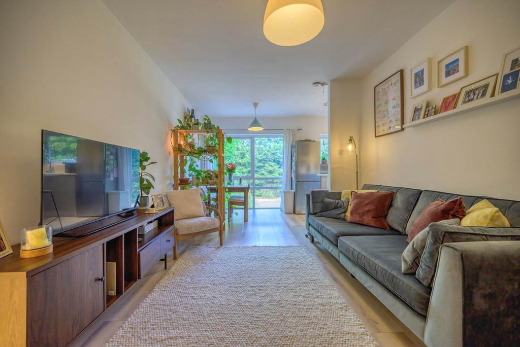 Apartment in Reading - View 4