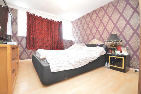 2 bedroom terraced house for sale, Tiptree Crescent, Ilford, IG5 0SZ