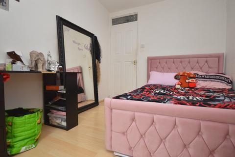 2 bedroom terraced house for sale, Tiptree Crescent, Ilford, IG5 0SZ