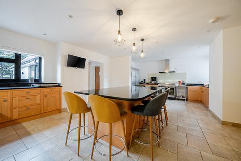 undefined, Kenver Avenue, Finchley, N12