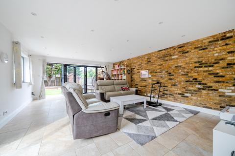 undefined, Kenver Avenue, Finchley, N12