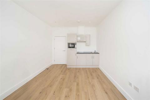Studio to rent, Brent Cross Gardens, London NW4