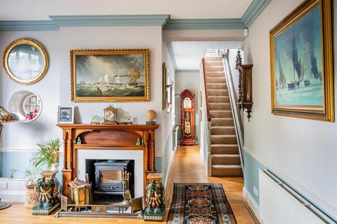 6 bedroom detached house for sale, Court Hill, Chipstead