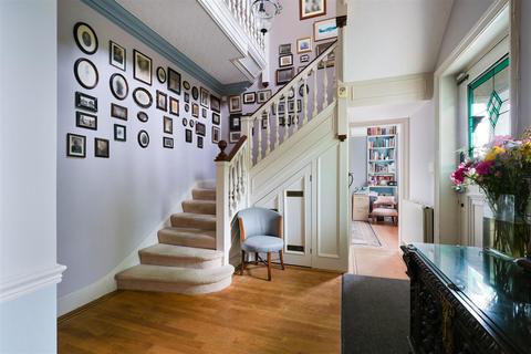 6 bedroom detached house for sale, Court Hill, Chipstead