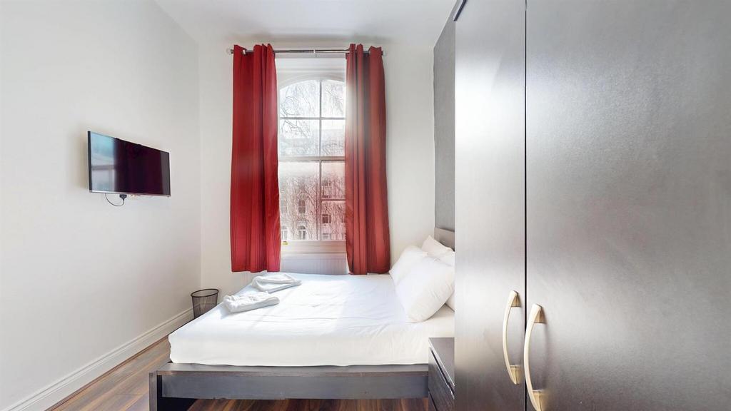 Apartment in London, Paddington - View 2