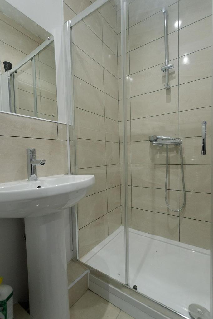 Apartment in LEEDS - View 4