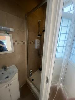 Studio to rent, Hurstwood Rd, London, NW11