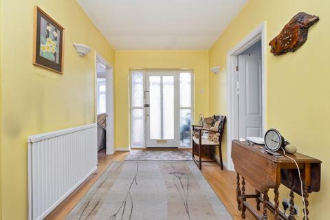 4 bedroom bungalow for sale, Hays Walk, Sutton SM2