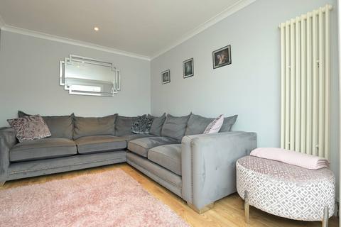 4 bedroom end of terrace house for sale, 15 Deanpark Court, Balerno, Edinburgh, EH14 7EG