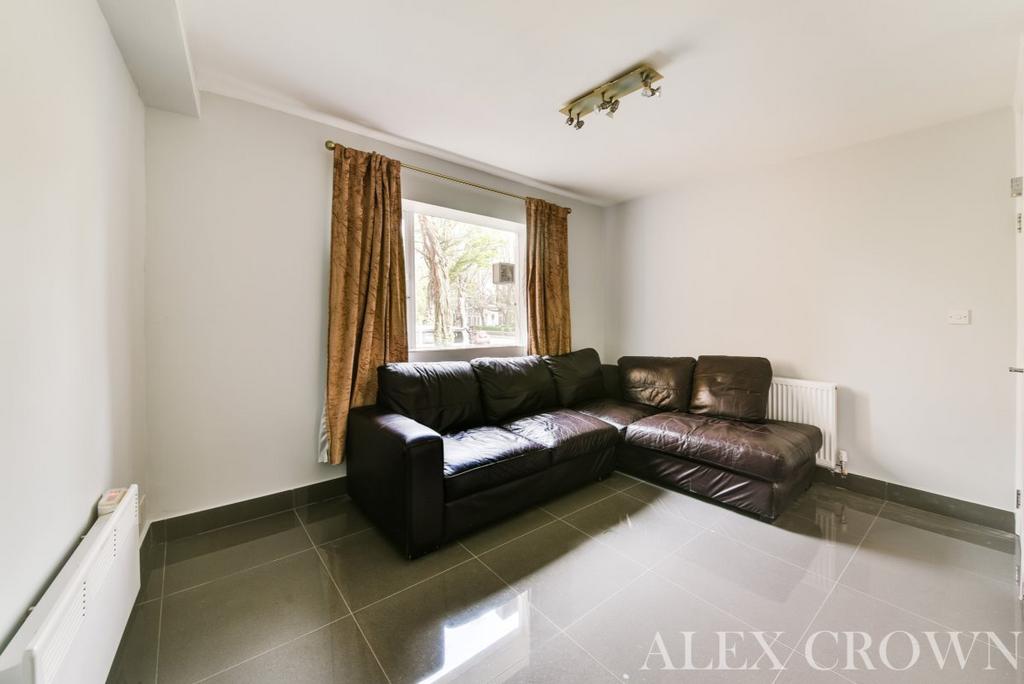 Apartment in Highbury - View 3