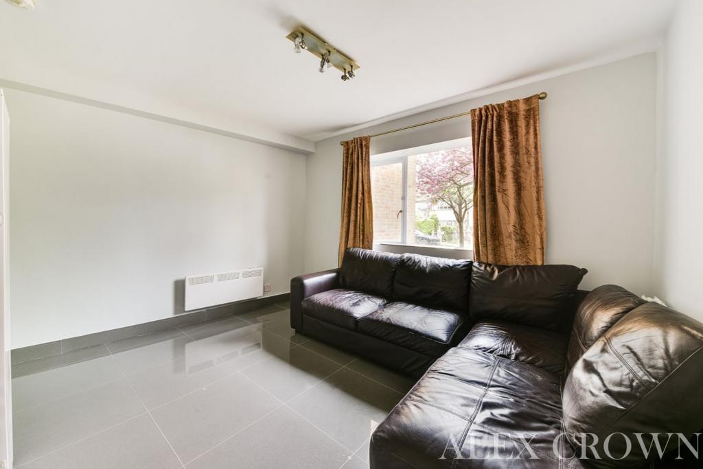Apartment in Highbury - View 4
