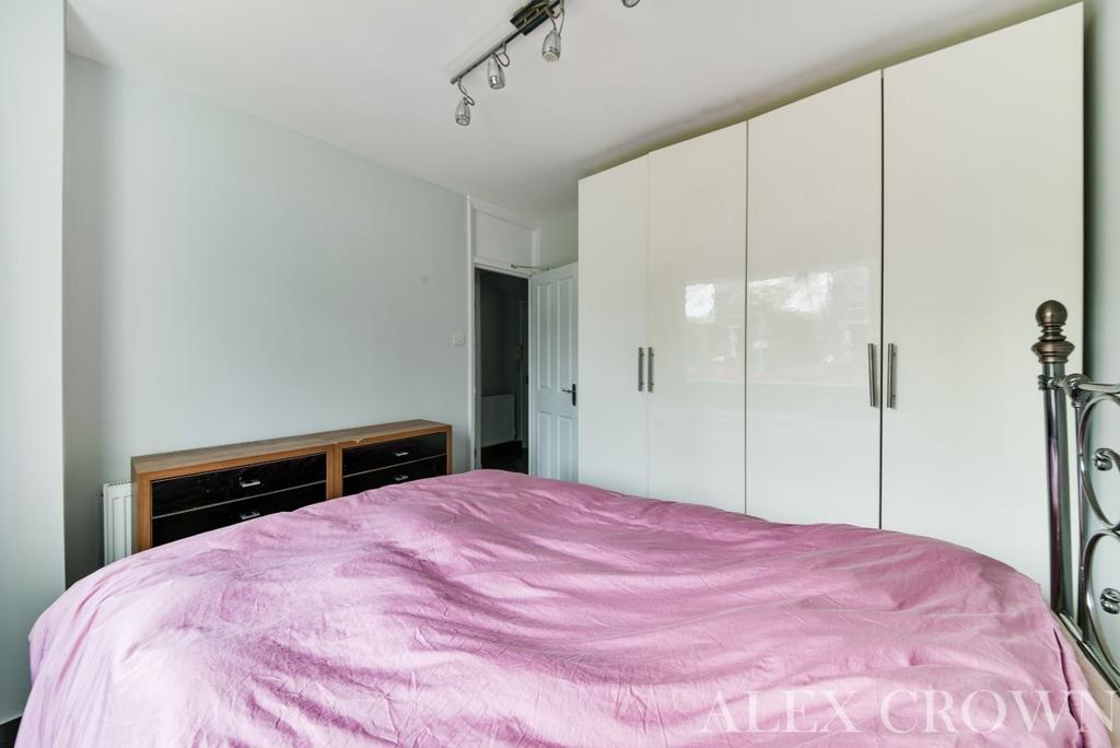 Apartment in Highbury - View 5