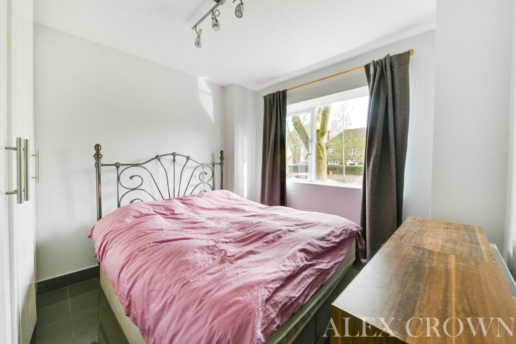 Apartment in Highbury - More