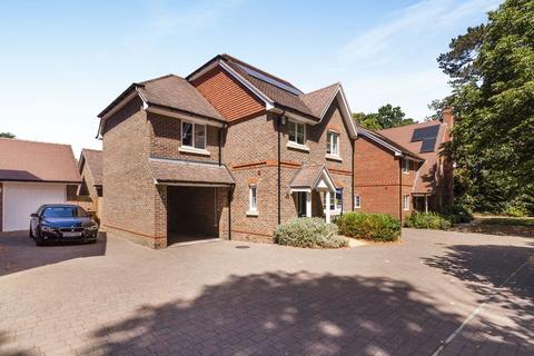 4 bed detached house for rent in Phillips Close, Wokingham, RG41