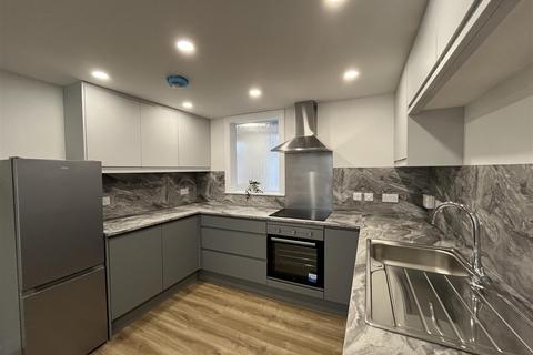 3 bed flat/apartment for rent in Canal Crescent, Perth