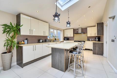 4 bedroom detached house to rent, Swakeleys Road, Ickenham, Uxbridge, UB10