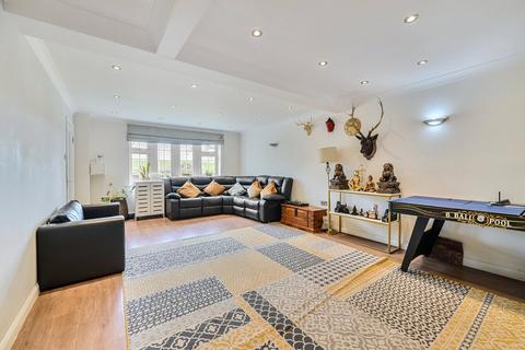 4 bedroom detached house to rent, Swakeleys Road, Ickenham, Uxbridge, UB10