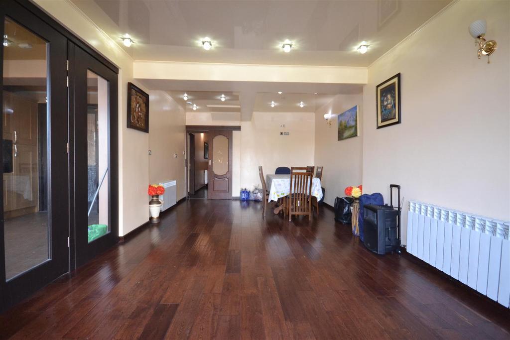 House in Ilford - More