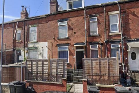 2 bedroom terraced house to rent, Strathmore Avenue, LEEDS
