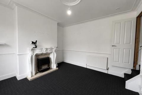 2 bedroom terraced house to rent, Strathmore Avenue, LEEDS