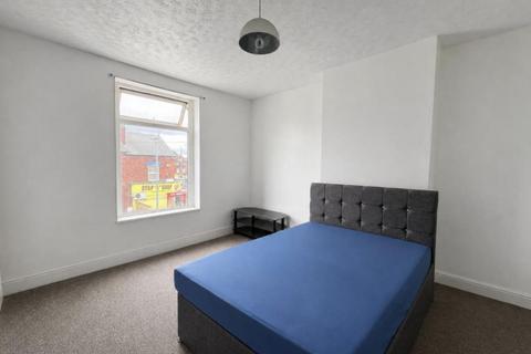 2 bedroom terraced house to rent, Strathmore Avenue, LEEDS