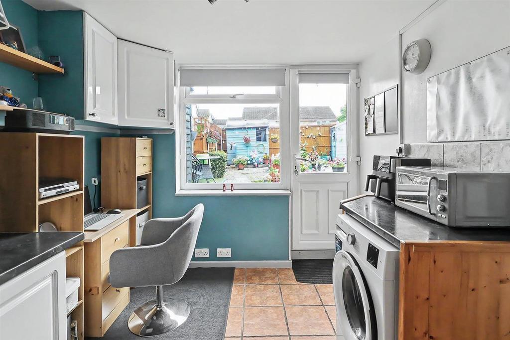 House in Nottingham, Gedling - More
