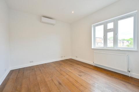 3 bedroom flat to rent, Malden Road, Worcester Park, KT4