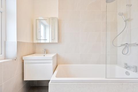 3 bedroom flat to rent, Malden Road, Worcester Park, KT4