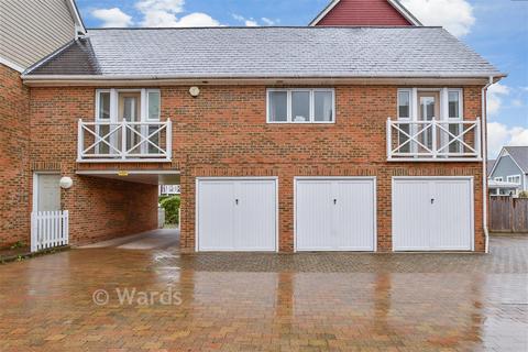 2 bedroom coach house for sale, Alisander Close, Snodland, Kent