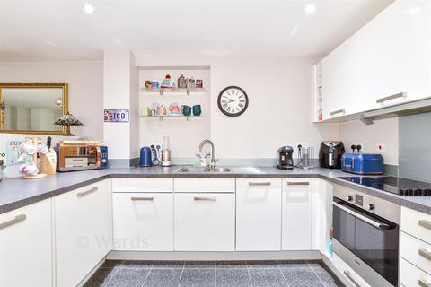 2 bedroom coach house for sale, Alisander Close, Snodland ME6