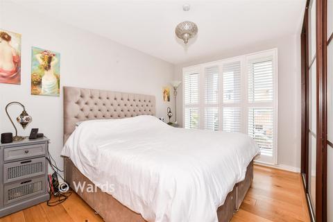 2 bedroom coach house for sale, Alisander Close, Snodland ME6