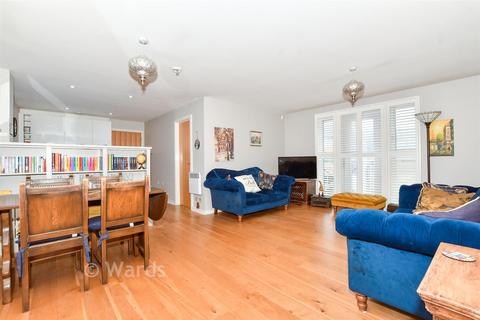 2 bedroom coach house for sale, Alisander Close, Snodland ME6