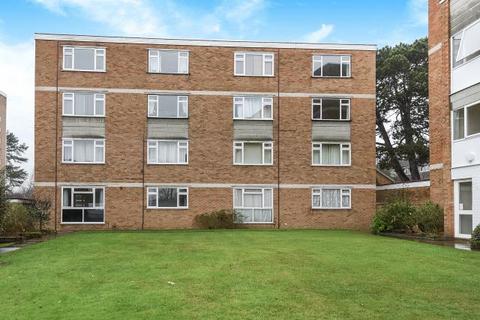 2 bedroom flat to rent, Effingham Court, Constitution Hill, GU22
