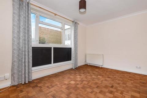 2 bedroom flat to rent, Effingham Court, Constitution Hill, GU22