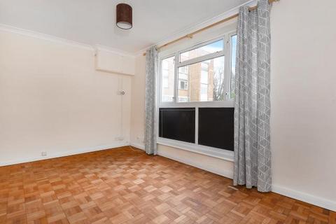 2 bedroom flat to rent, Effingham Court, Constitution Hill, GU22