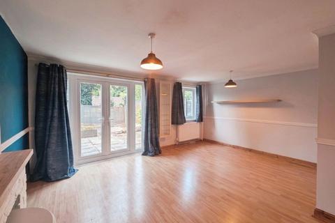 2 bedroom terraced house to rent, Mount Pleasant Drive, Telford TF3