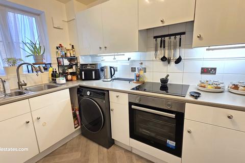 1 bedroom flat for sale, Clarence Close, NEW BARNET EN4 8AD