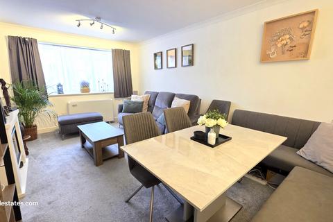 1 bedroom flat for sale, Clarence Close, NEW BARNET EN4 8AD