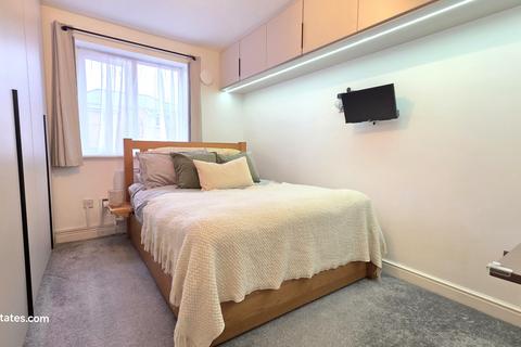 1 bedroom flat for sale, Clarence Close, NEW BARNET EN4 8AD