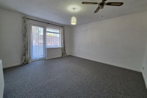 2 bedroom house to rent, Plantation Road, Poole, BH17